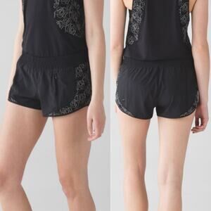 Lululemon Lucent Short Black Floral Mesh Size 10 Activewear Gym Fitness Running